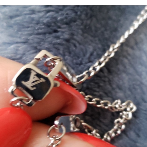 Louis Vuitton Paris silver necklace - Picture 7 of 14